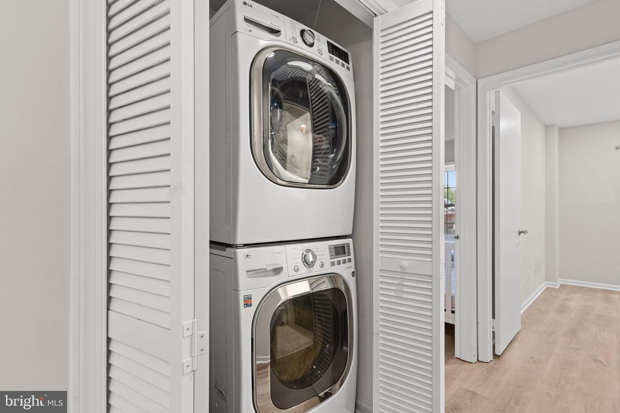 Interior, Utility Closets, Washer, Wood Texture Flooring
