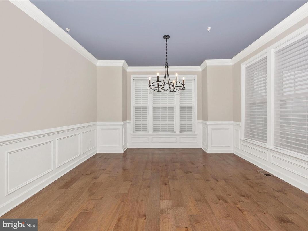 Chandelier, Empty room, Interior, Wood Texture Flooring