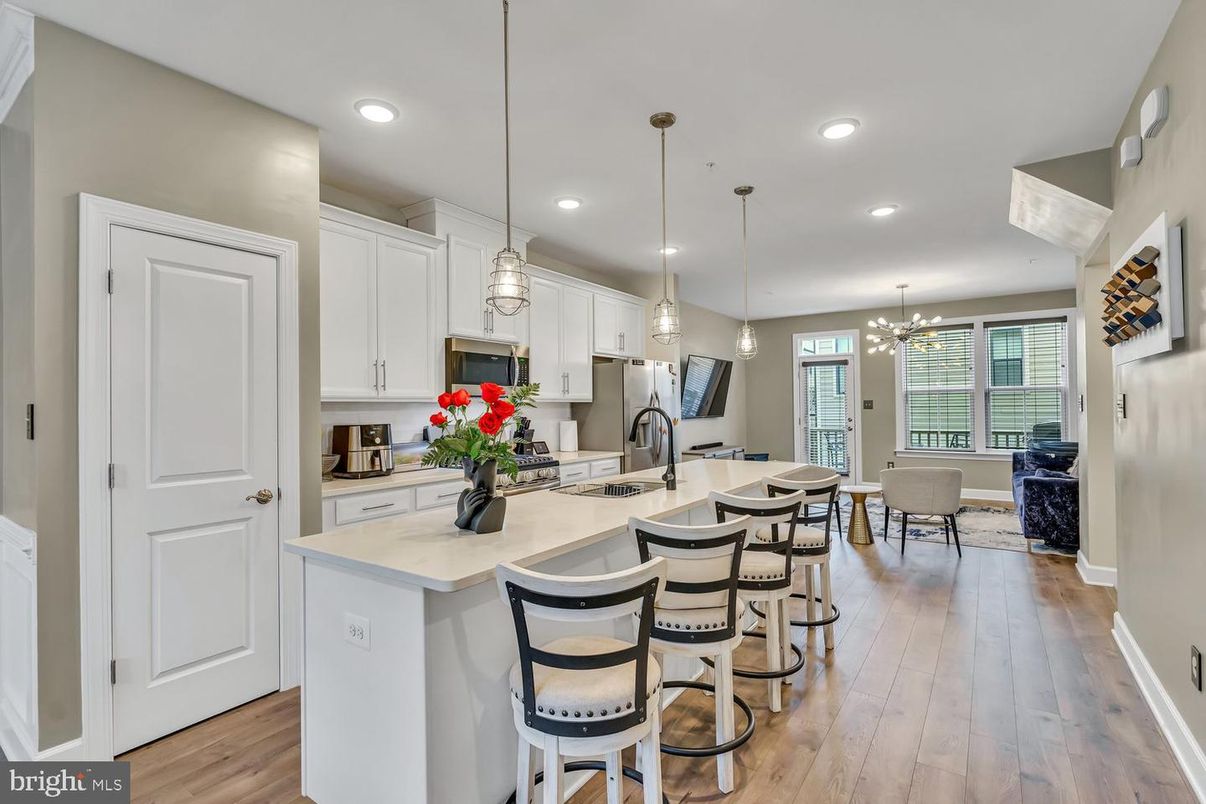 Dining room, Interior, Kitchen, Pendant Lights, Recessed Lighting, Wood Texture Flooring