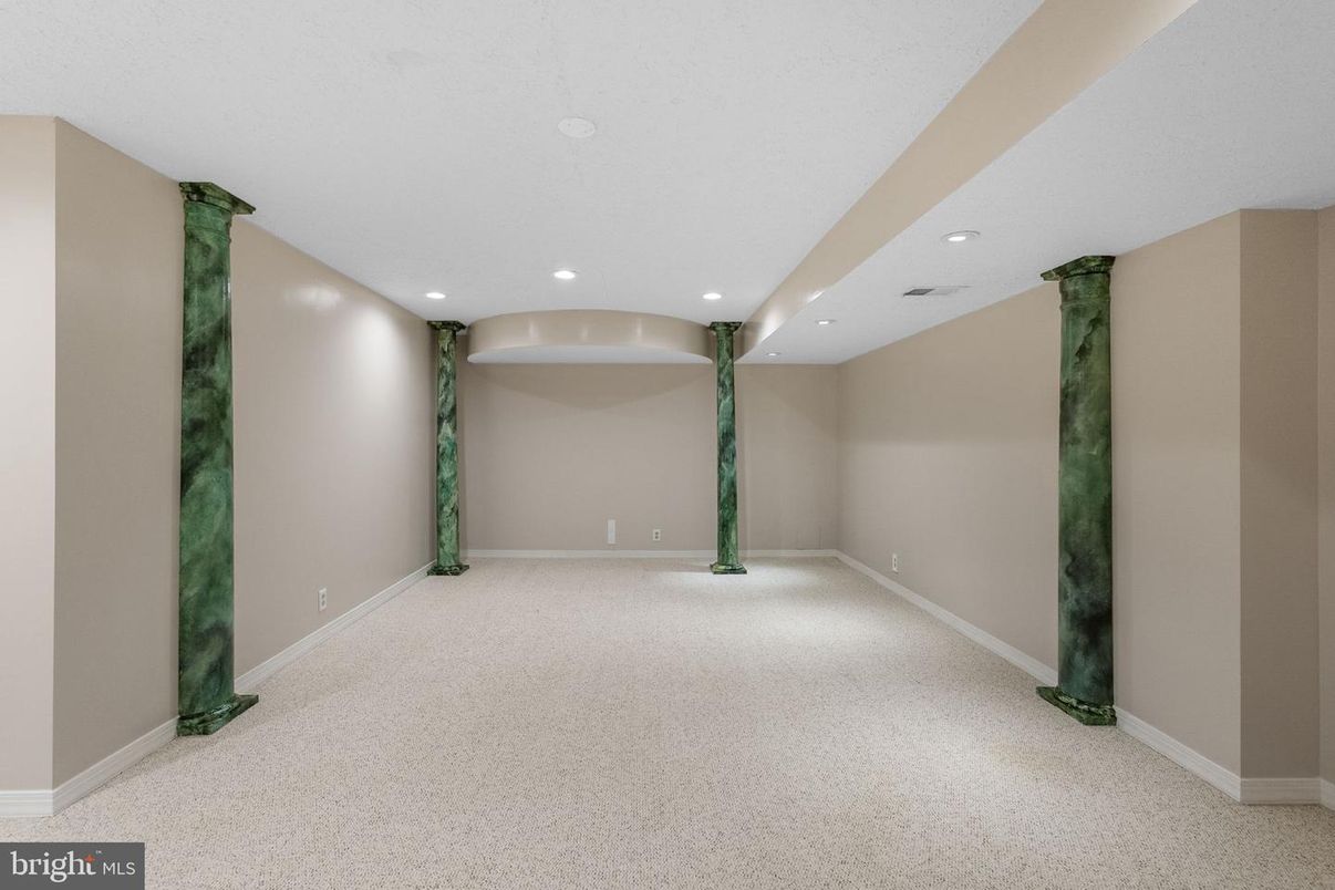 Empty room, Interior, Recessed Lighting