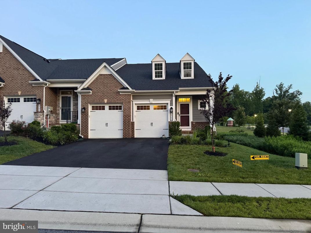 Attached, Exterior, Facade, Brick Facade, Ranch