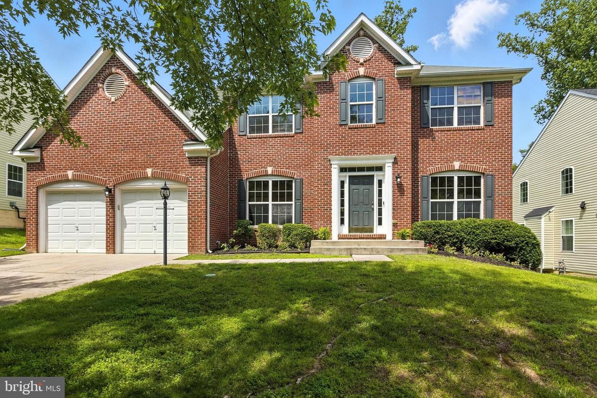 Attached, Exterior, Facade, Brick Facade, Brick Traditional