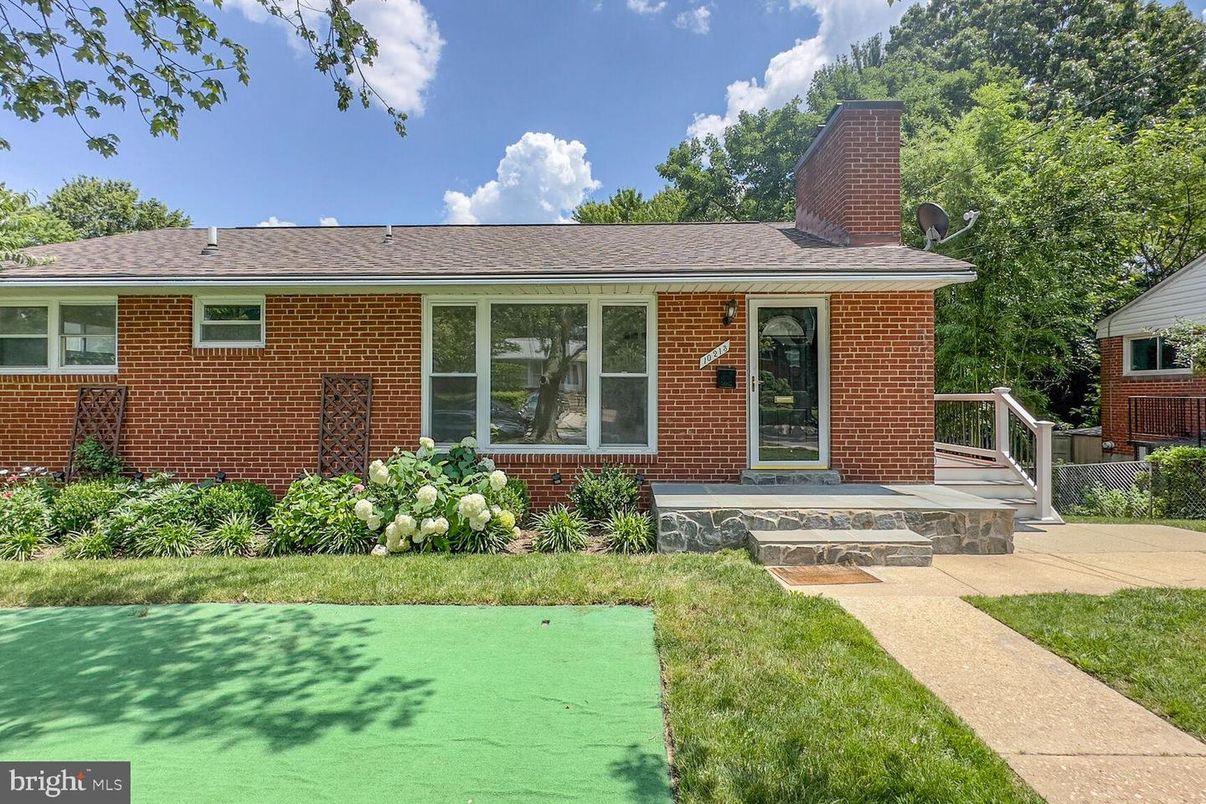 Exterior, Facade, Brick Facade, Cape Cod