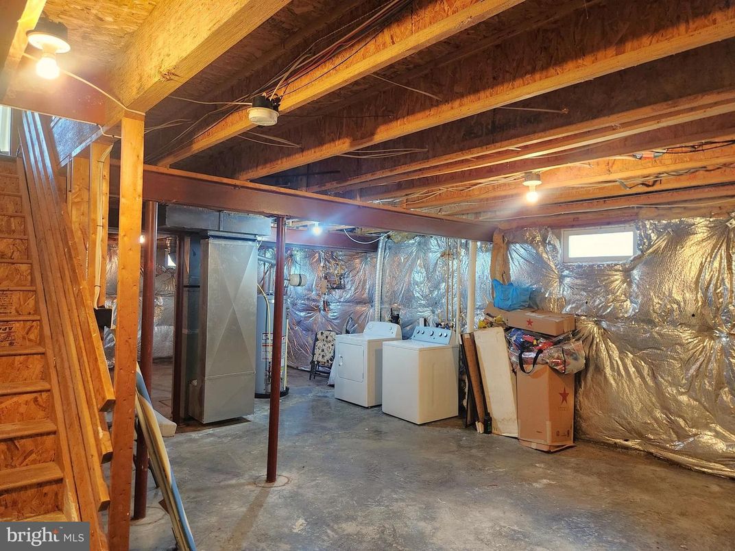 Interior, Washer, Wooden Beams