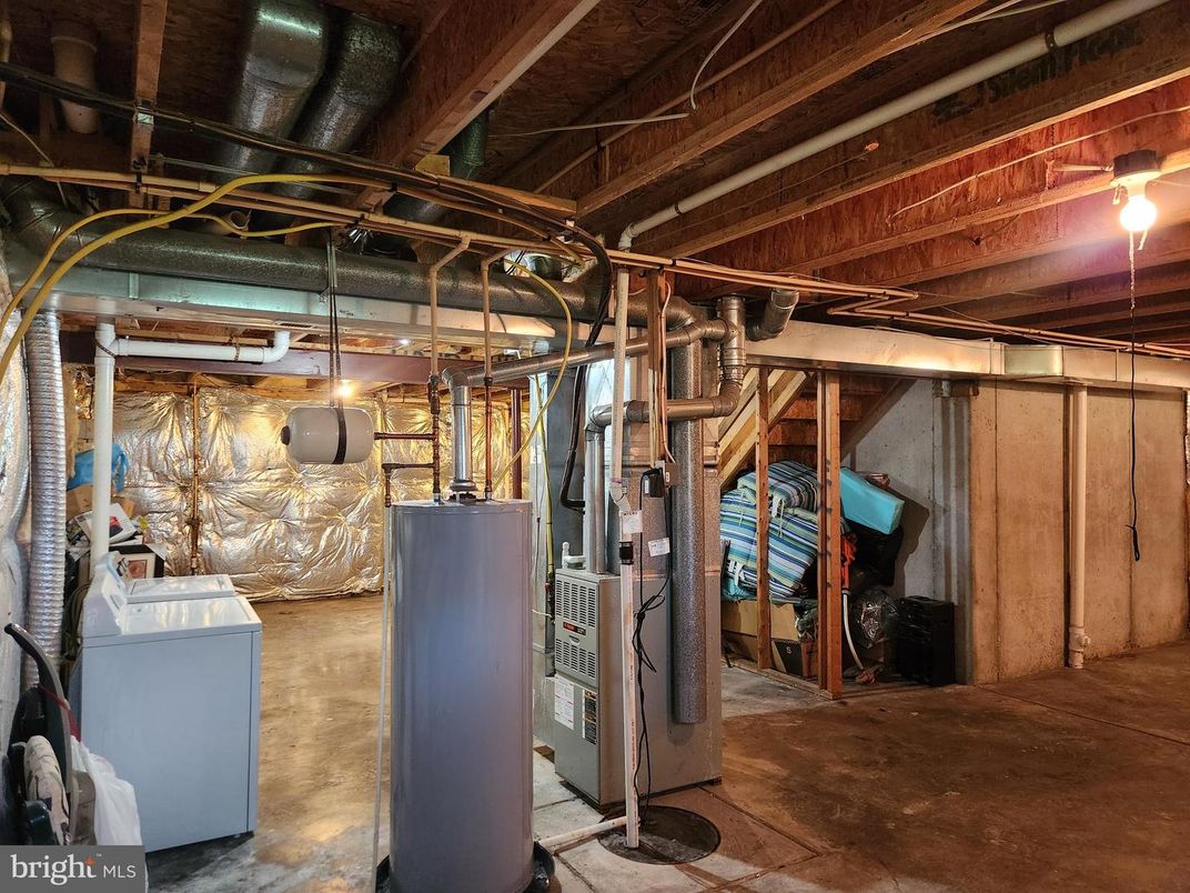Interior, Washer, Wooden Beams