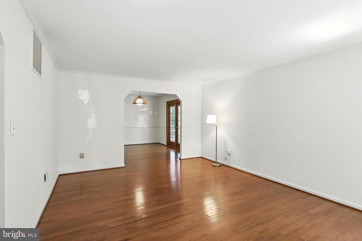 Empty room, Interior, Pendant Lights, Wood Texture Flooring