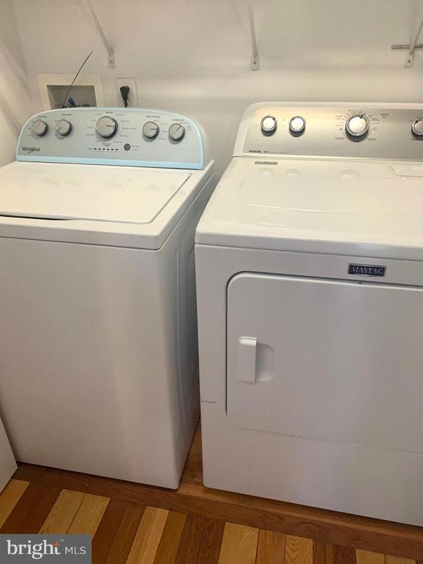 Interior, Washer, Wood Texture Flooring