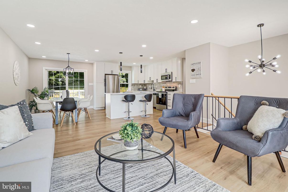 Dining room, Interior, Kitchen, Living room, Pendant Lights, Recessed Lighting, Stainless Steel Appliances, Wood Texture Flooring