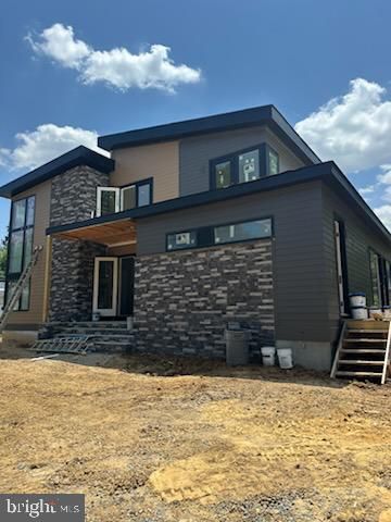 Attached, Backyard, Exterior, Facade, Modern