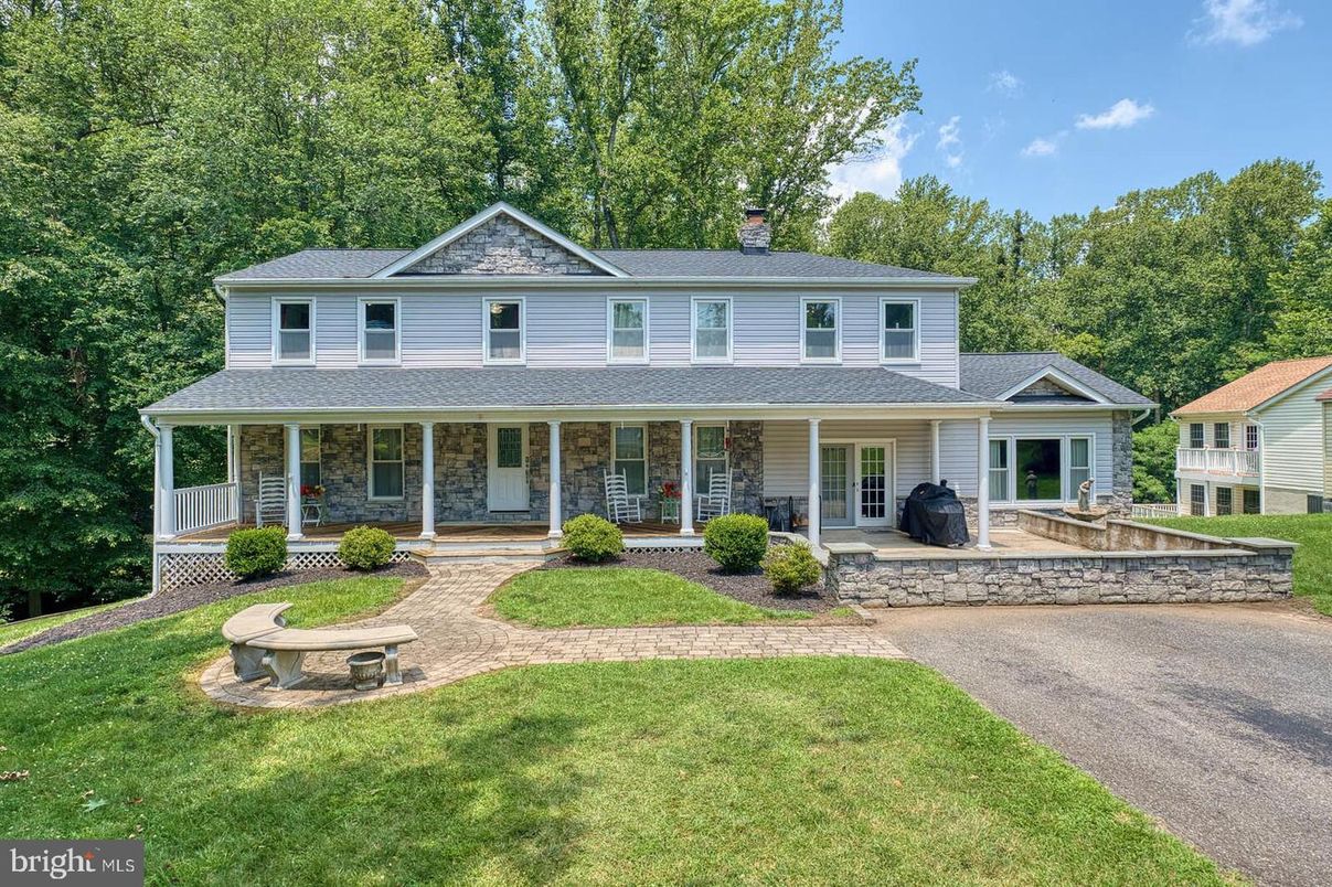 Exterior, Facade, Farmhouse