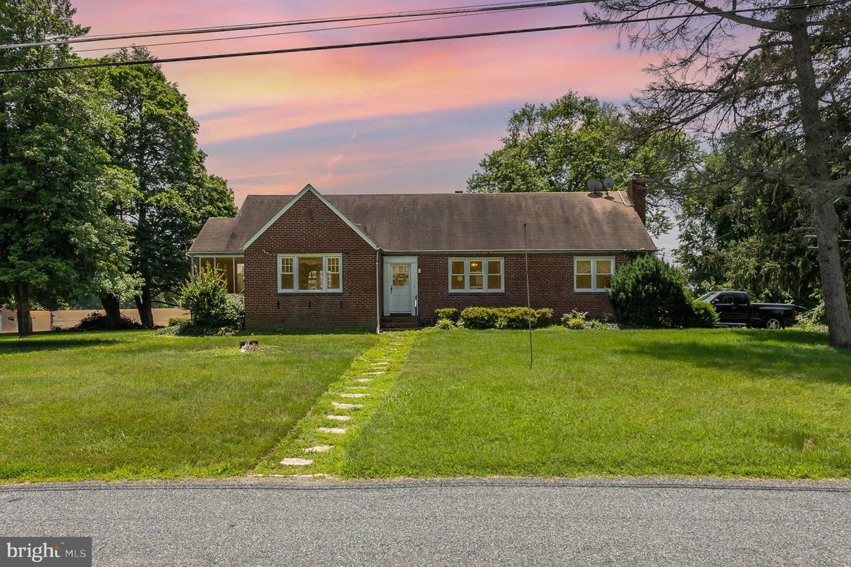 Exterior, Facade, Brick Facade, Cape Cod