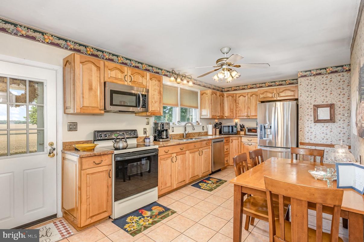 Dining room, Interior, Kitchen, Stainless Steel Appliances