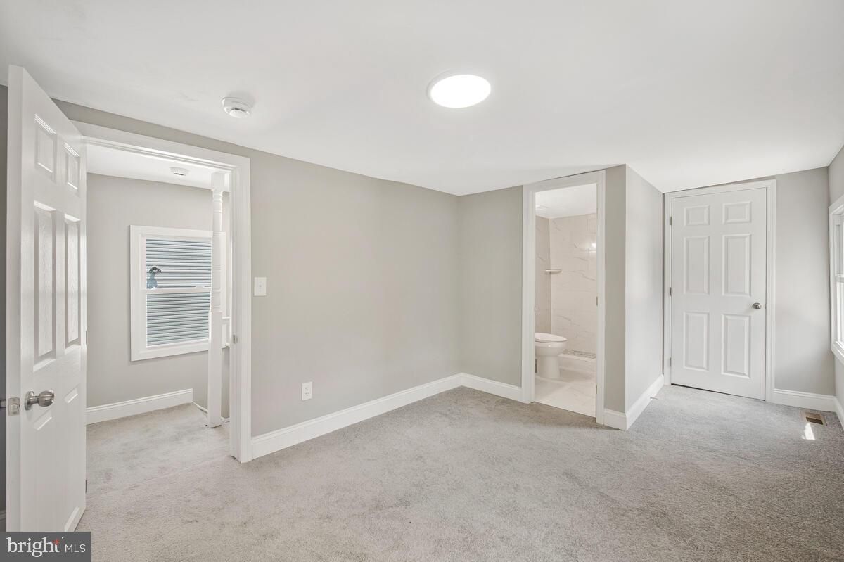 Bathroom, Empty room, Interior, Recessed Lighting