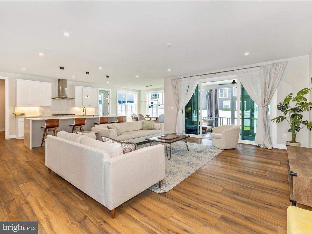 Interior, Kitchen, Living room, Pendant Lights, Recessed Lighting, Wood Texture Flooring
