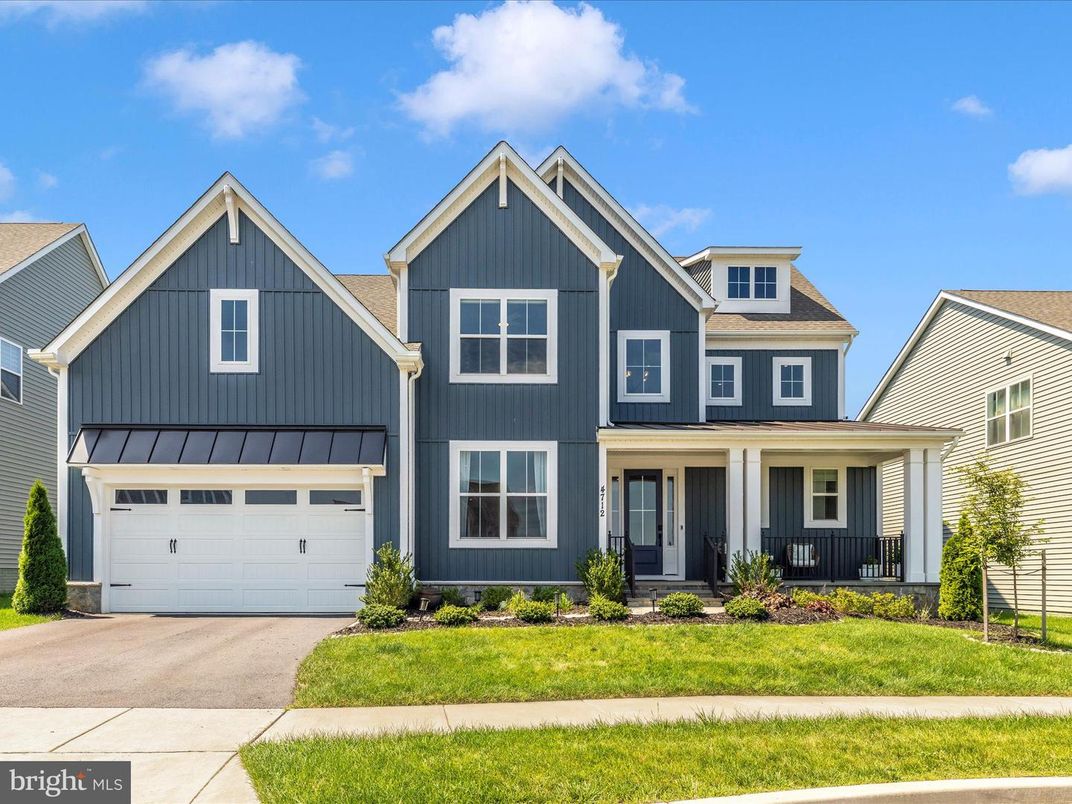 Attached, Exterior, Facade, Farmhouse