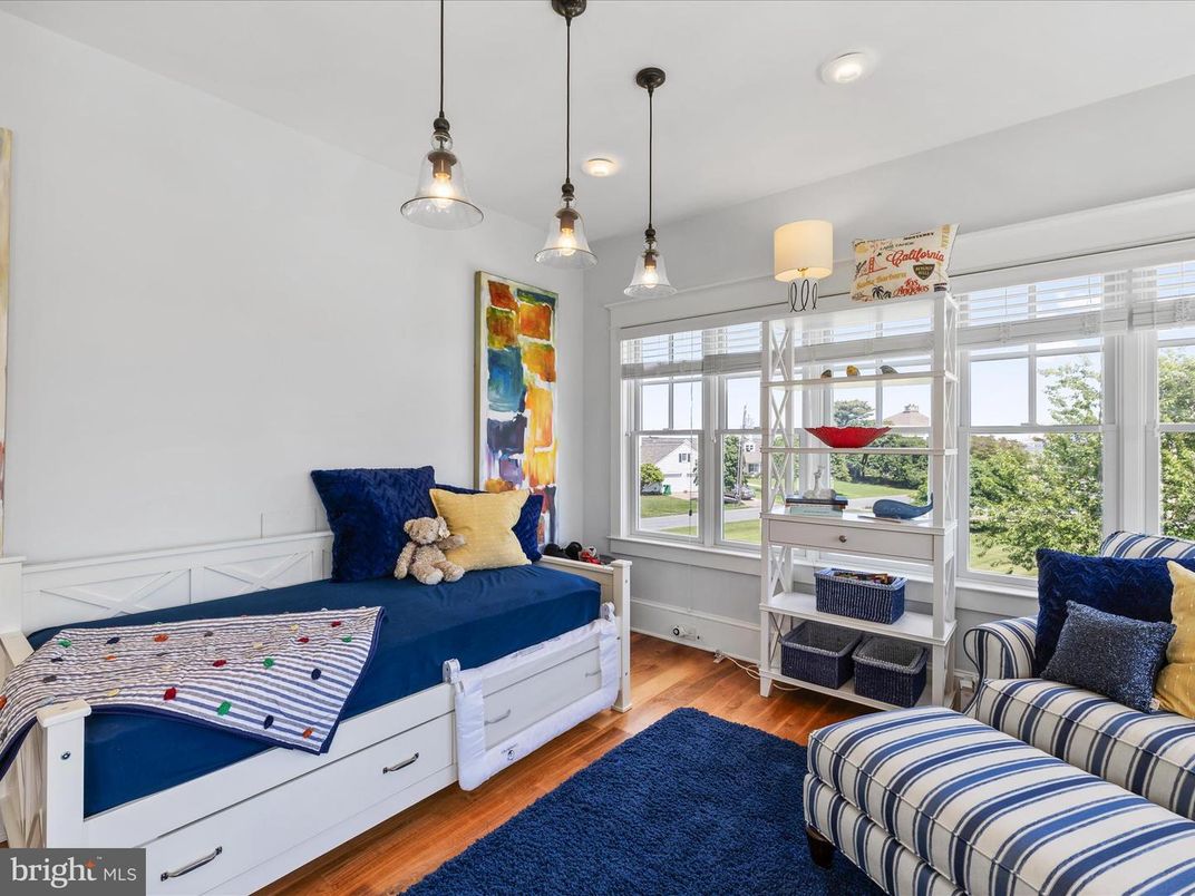 Bedroom, Interior, Pendant Lights, Recessed Lighting, Wood Texture Flooring
