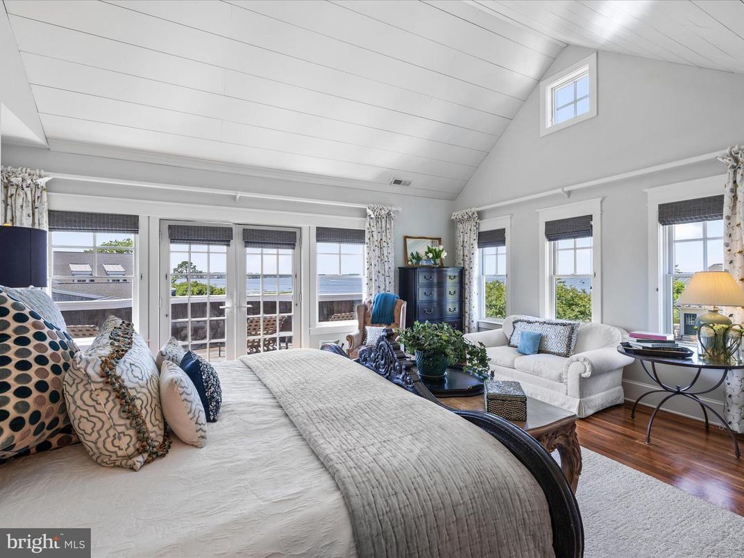 Bedroom, Interior, Water, Wood Texture Flooring