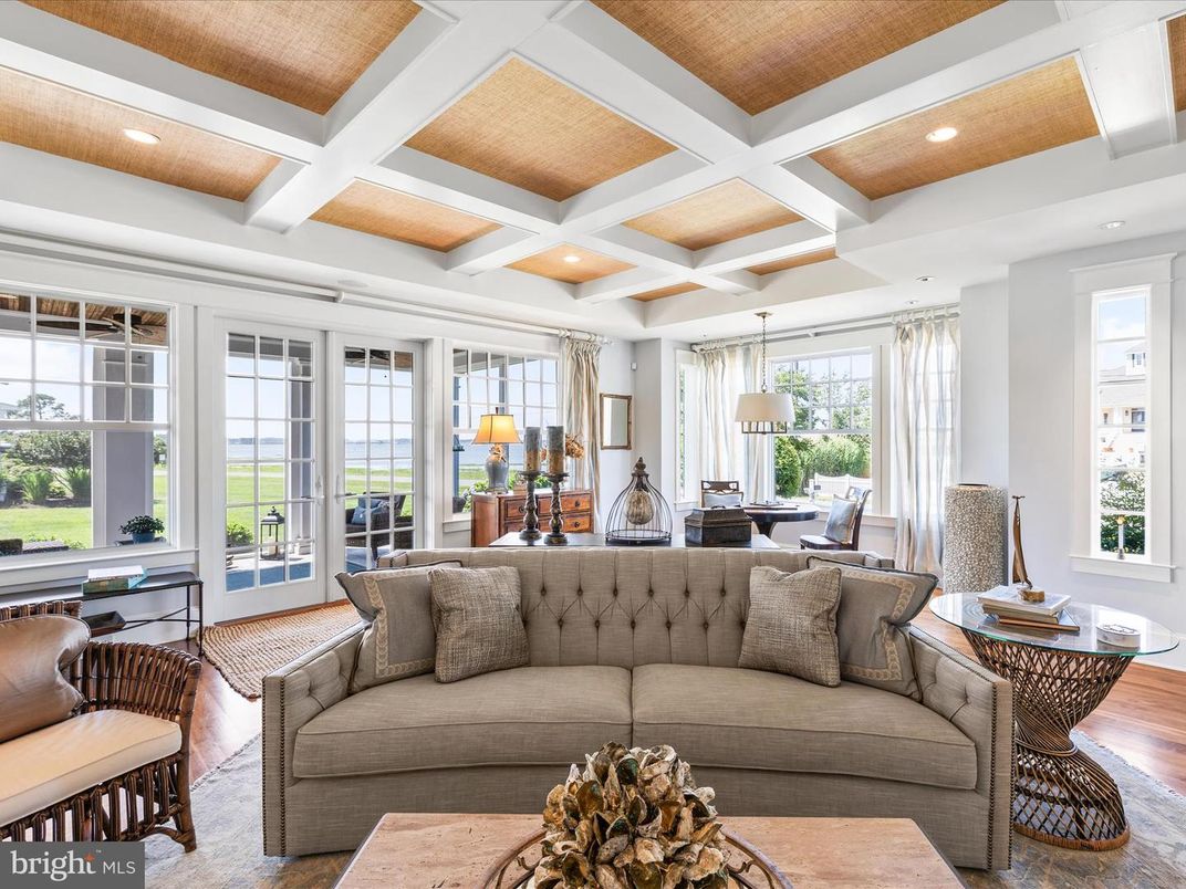 Dining room, Interior, Living room, Pendant Lights, Recessed Lighting, Wood Texture Flooring