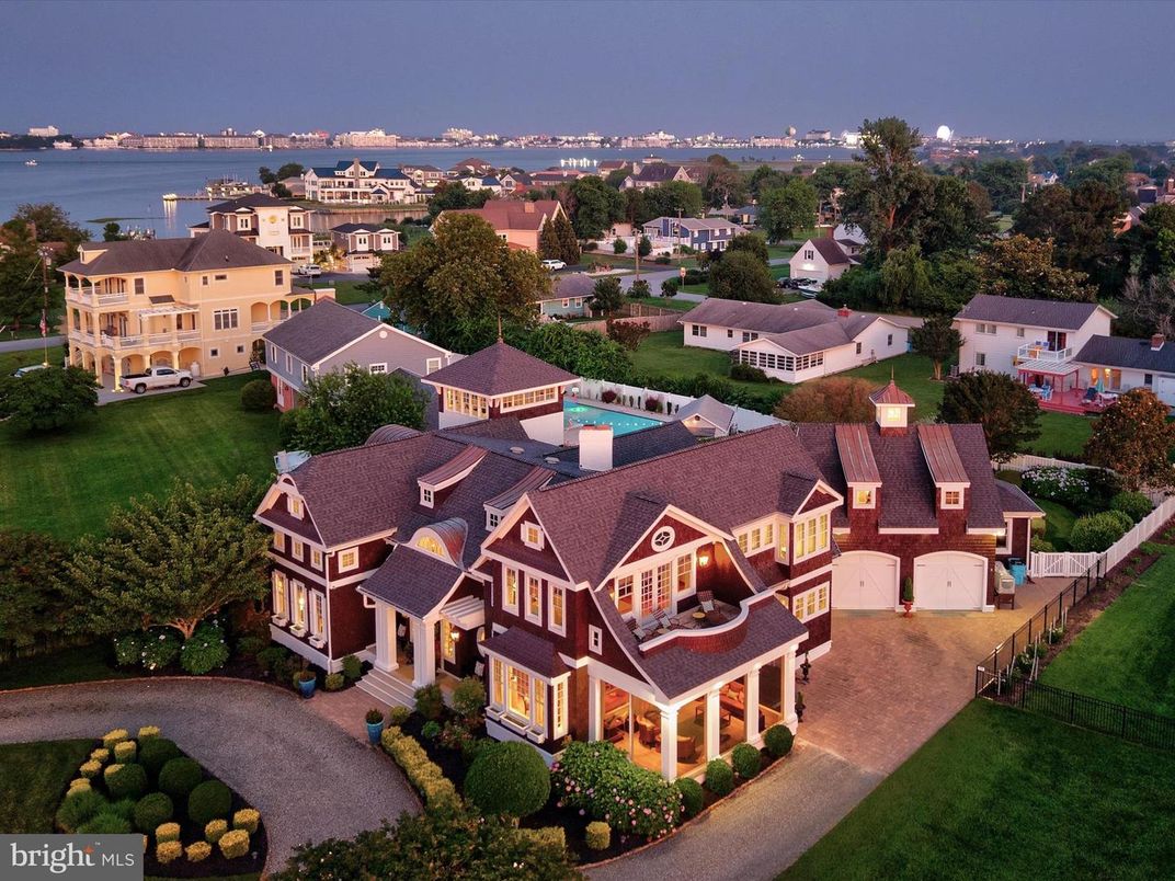 Exterior, Drone