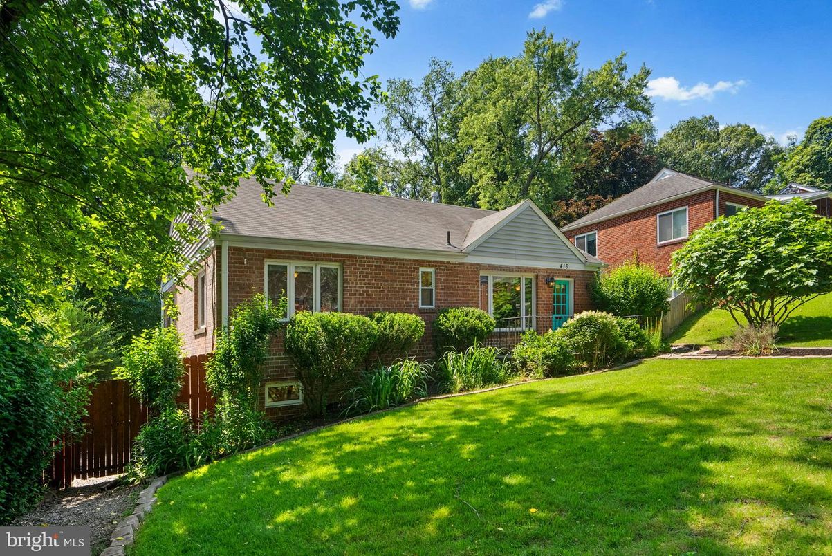 Exterior, Facade, Brick Facade, Cape Cod