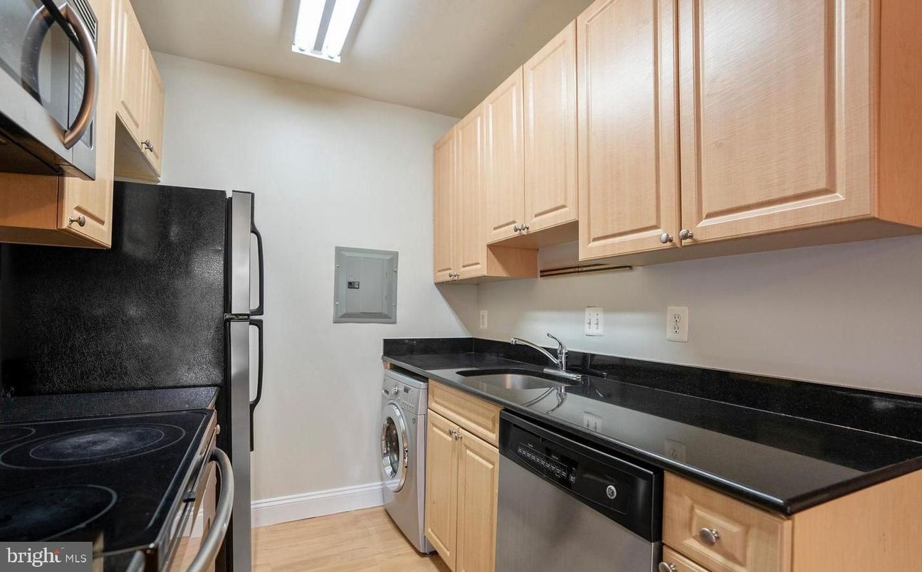 Interior, Kitchen, Washer, Wood Texture Flooring