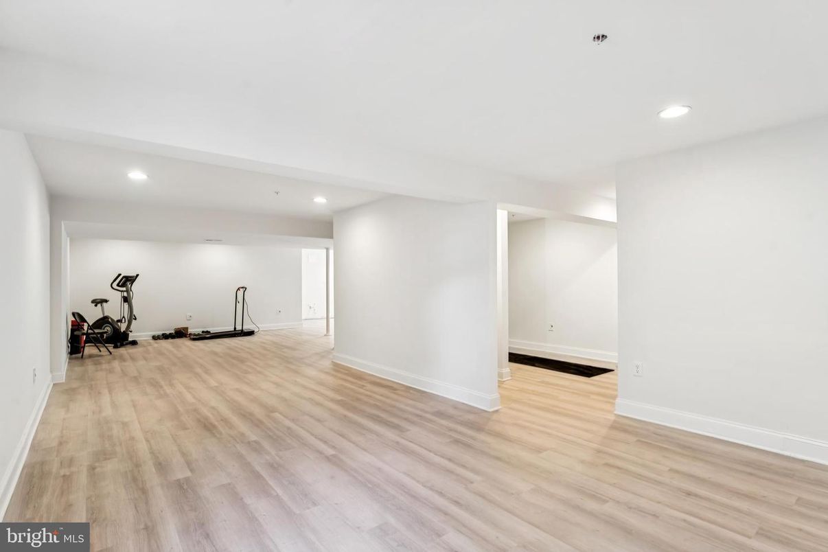 Empty room, Fitness Equipment, Interior, Recessed Lighting, Wood Texture Flooring