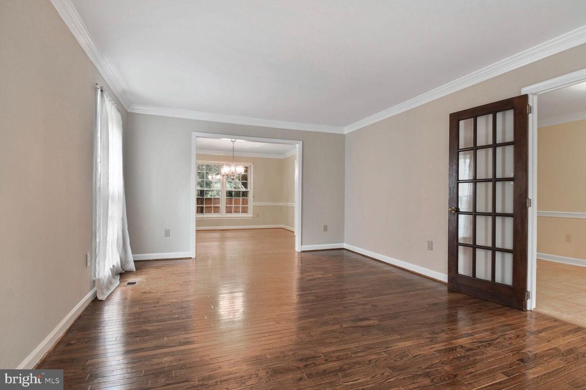 Chandelier, Empty room, Interior, Wood Texture Flooring