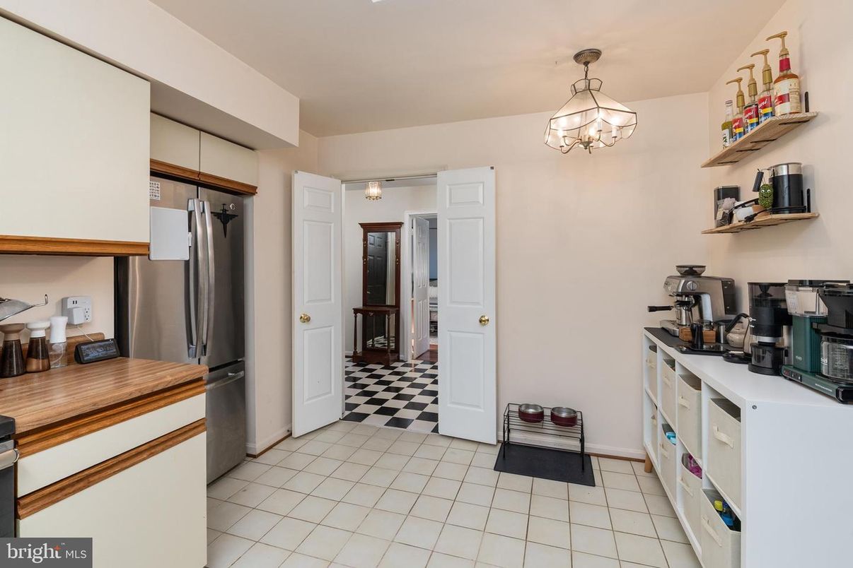 Chandelier, Interior, Kitchen, Pendant Lights, Stainless Steel Appliances