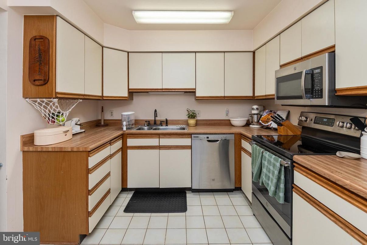 Interior, Kitchen, Stainless Steel Appliances