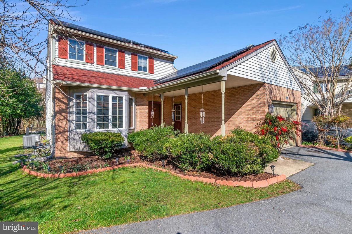 Exterior, Facade, Brick Facade, Solar Panels, American Foursquare