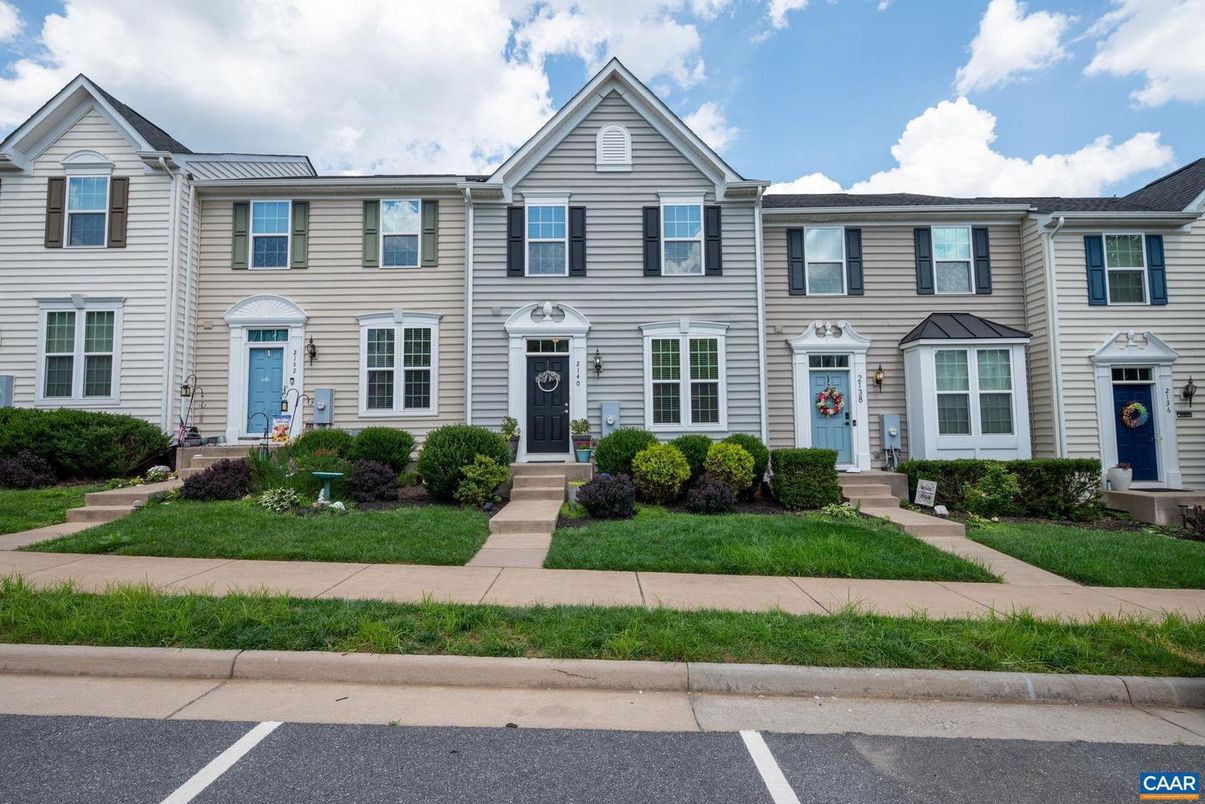 Exterior, Facade, Rowhouse