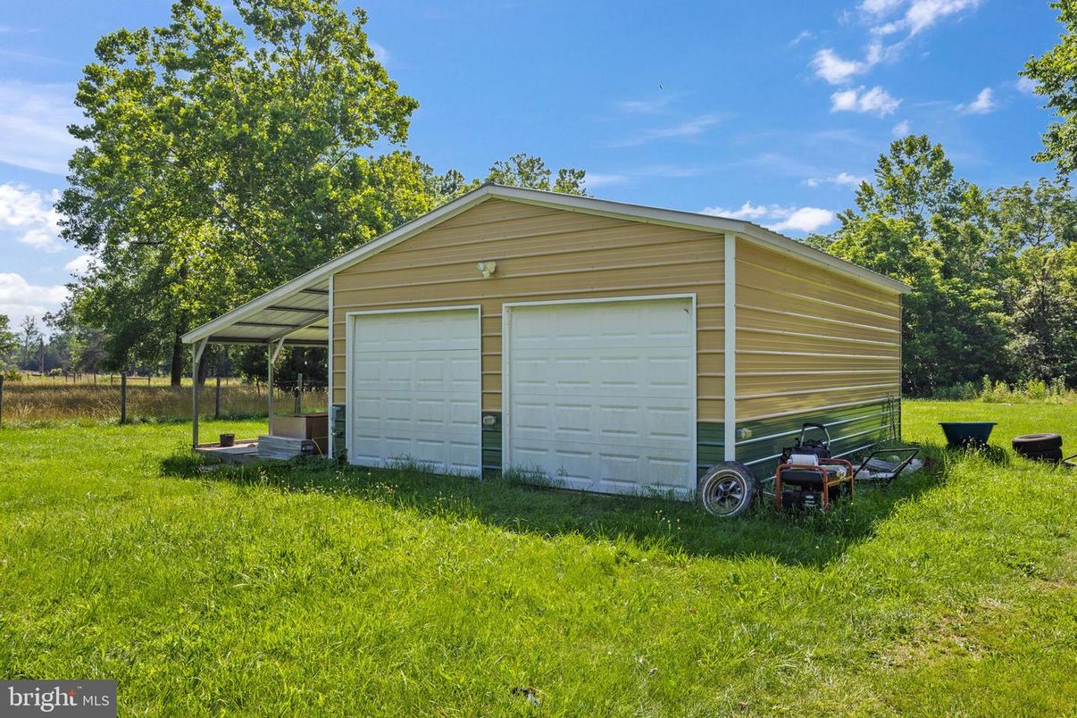 Backyard, Detached Garage, Exterior