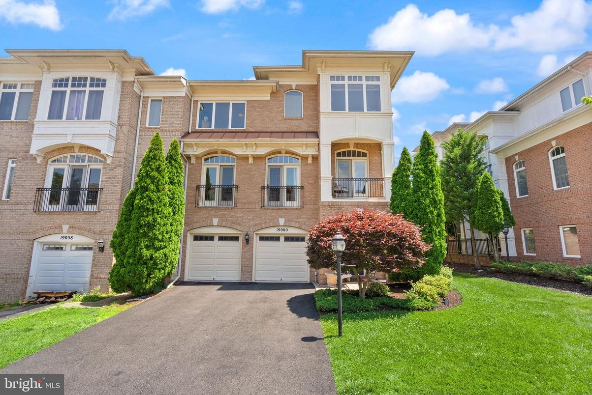 Attached, Exterior, Facade, Brick Facade, Rowhouse