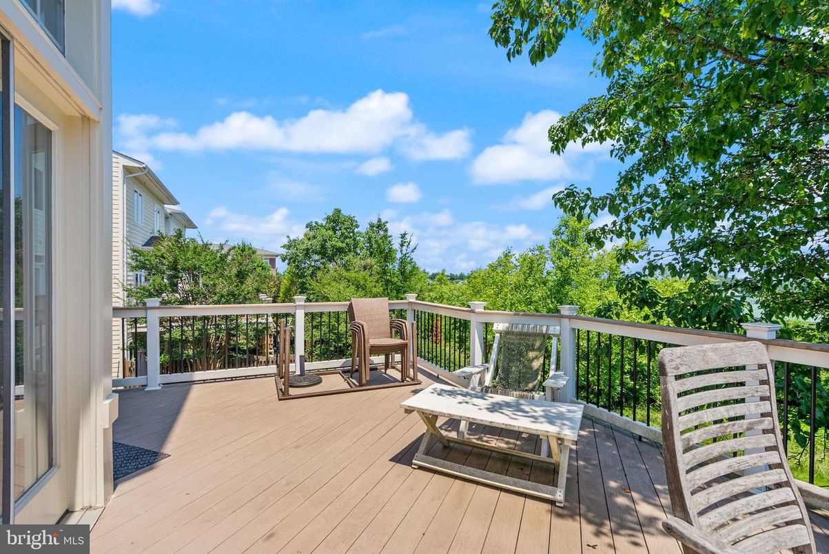 Exterior, Wood Texture Flooring