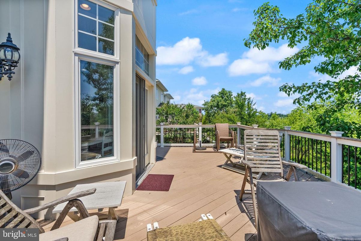 Exterior, Wood Texture Flooring