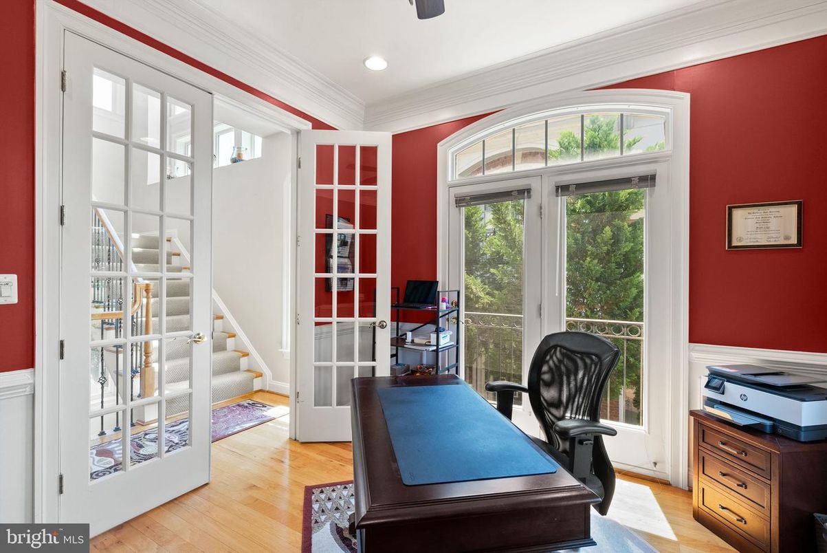 Home Office, Interior, Recessed Lighting, Wood Texture Flooring