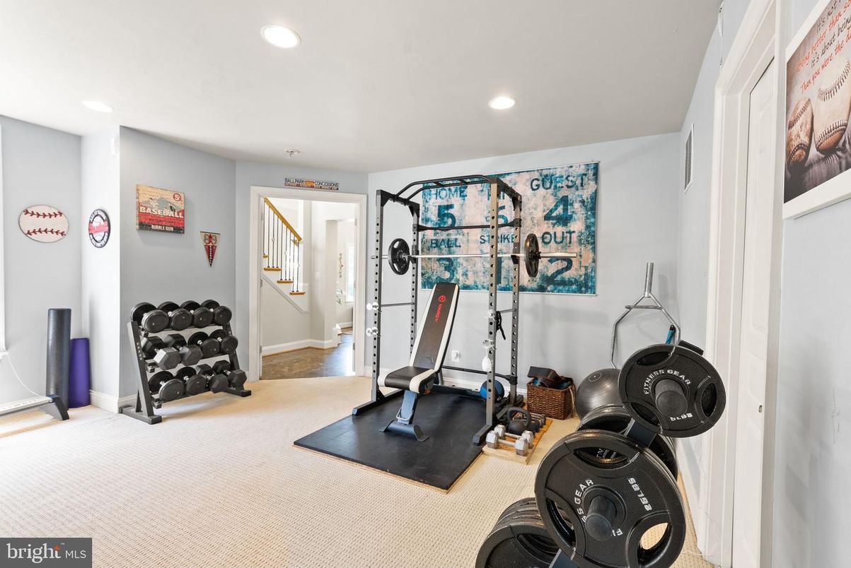 Fitness Equipment, Interior, Recessed Lighting, Wood Texture Flooring