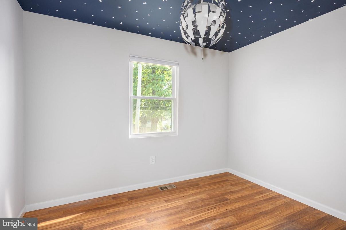 Empty room, Interior, Pendant Lights, Wood Texture Flooring