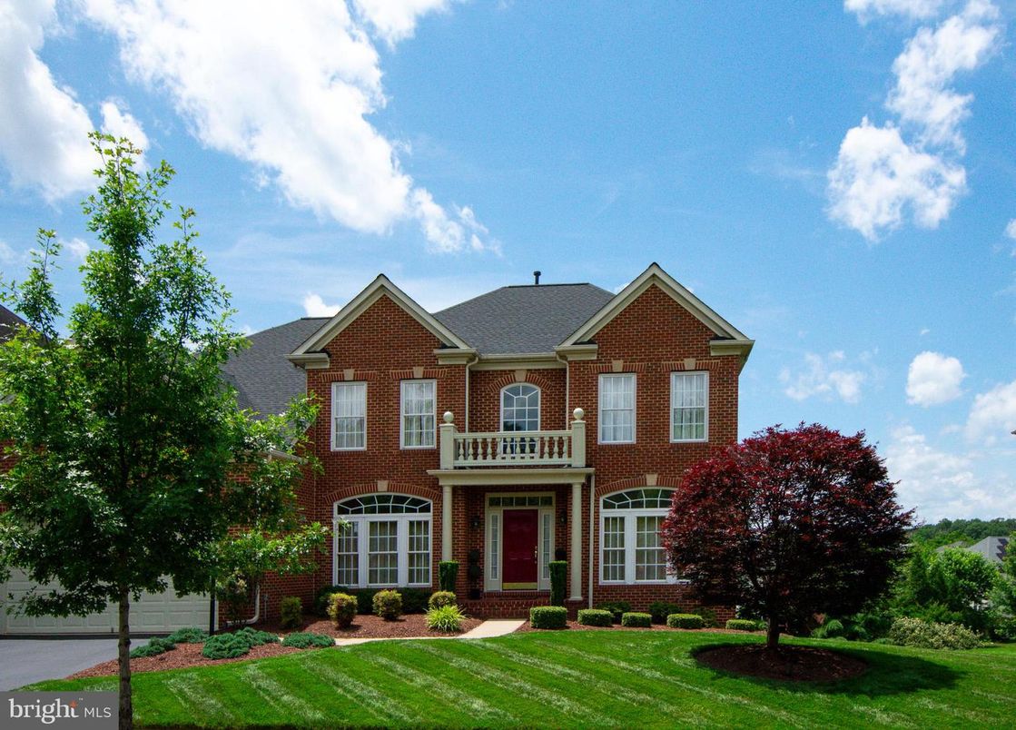 Exterior, Facade, Brick Facade, Brick Traditional