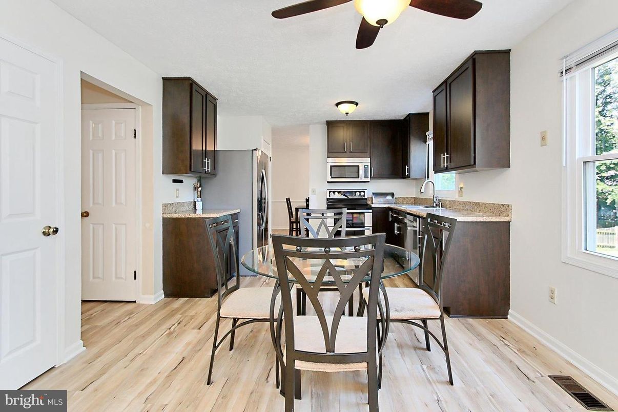Dining room, Interior, Kitchen, Stainless Steel Appliances, Wood Texture Flooring