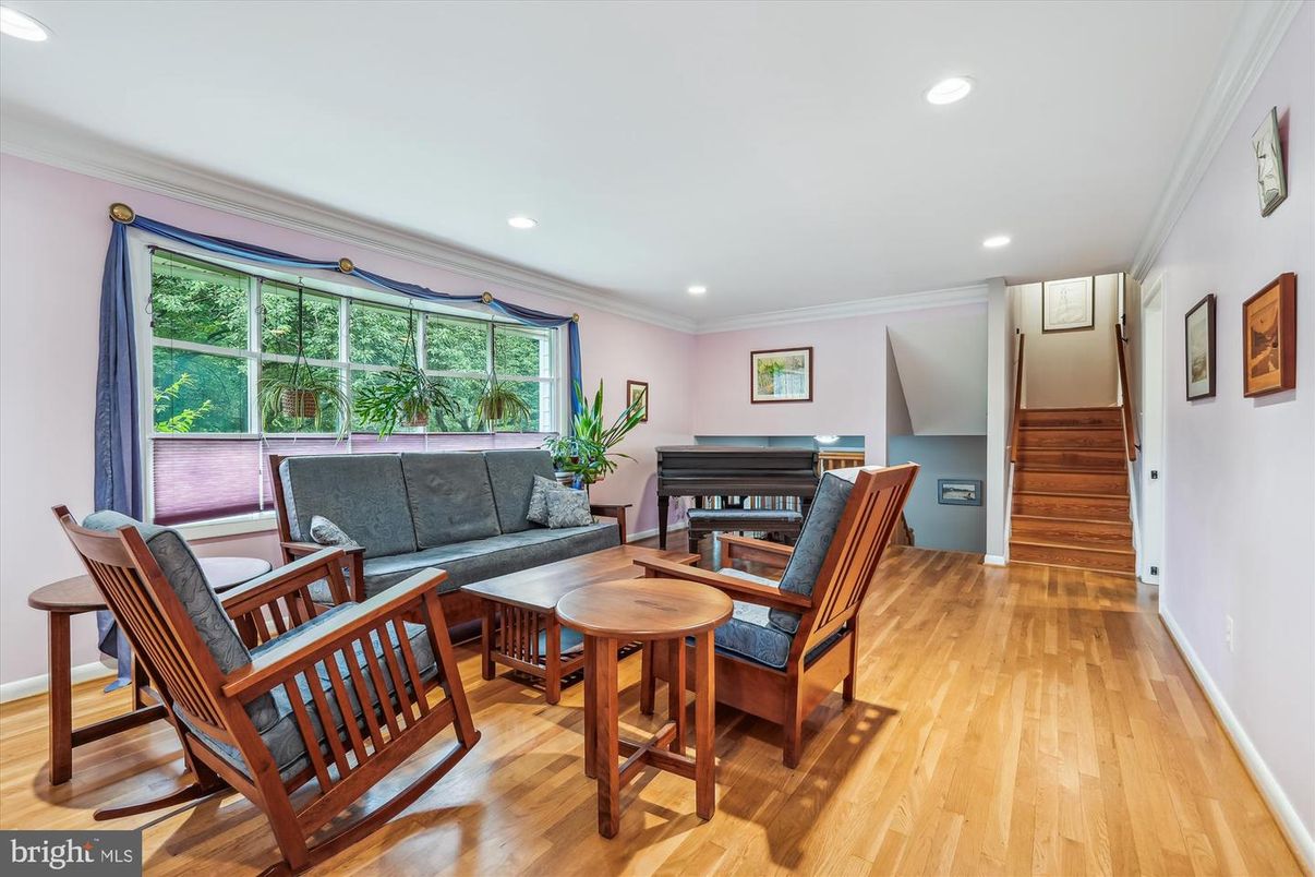 Interior, Living room, Piano, Recessed Lighting, Wood Texture Flooring