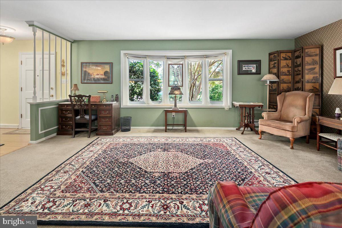 Home Office, Interior