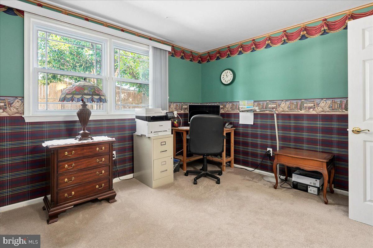 Home Office, Interior