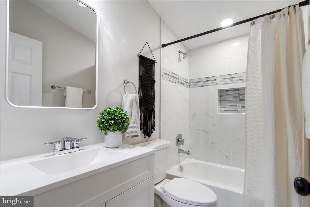 Bathroom, Interior, Marble Walls, Recessed Lighting
