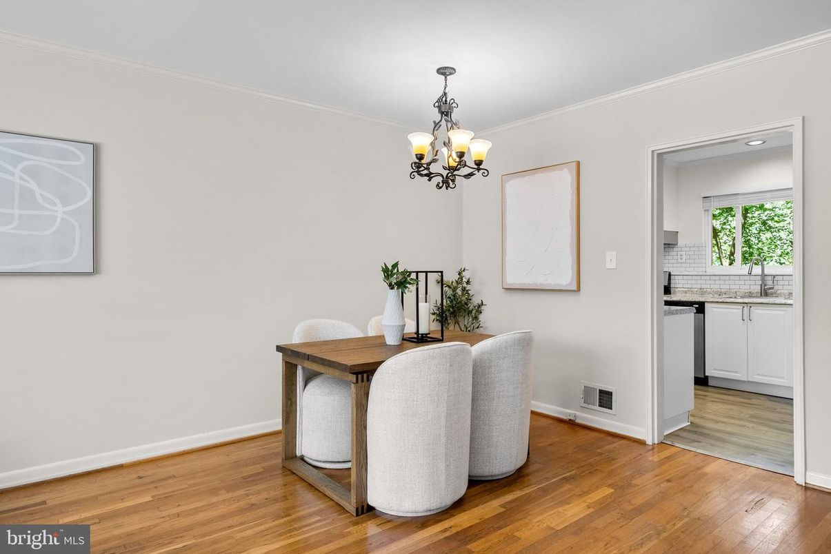 Chandelier, Dining room, Interior, Kitchen, Recessed Lighting, Wood Texture Flooring