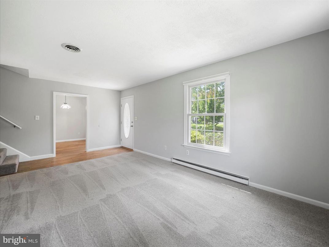 Empty room, Interior, Pendant Lights, Wood Texture Flooring