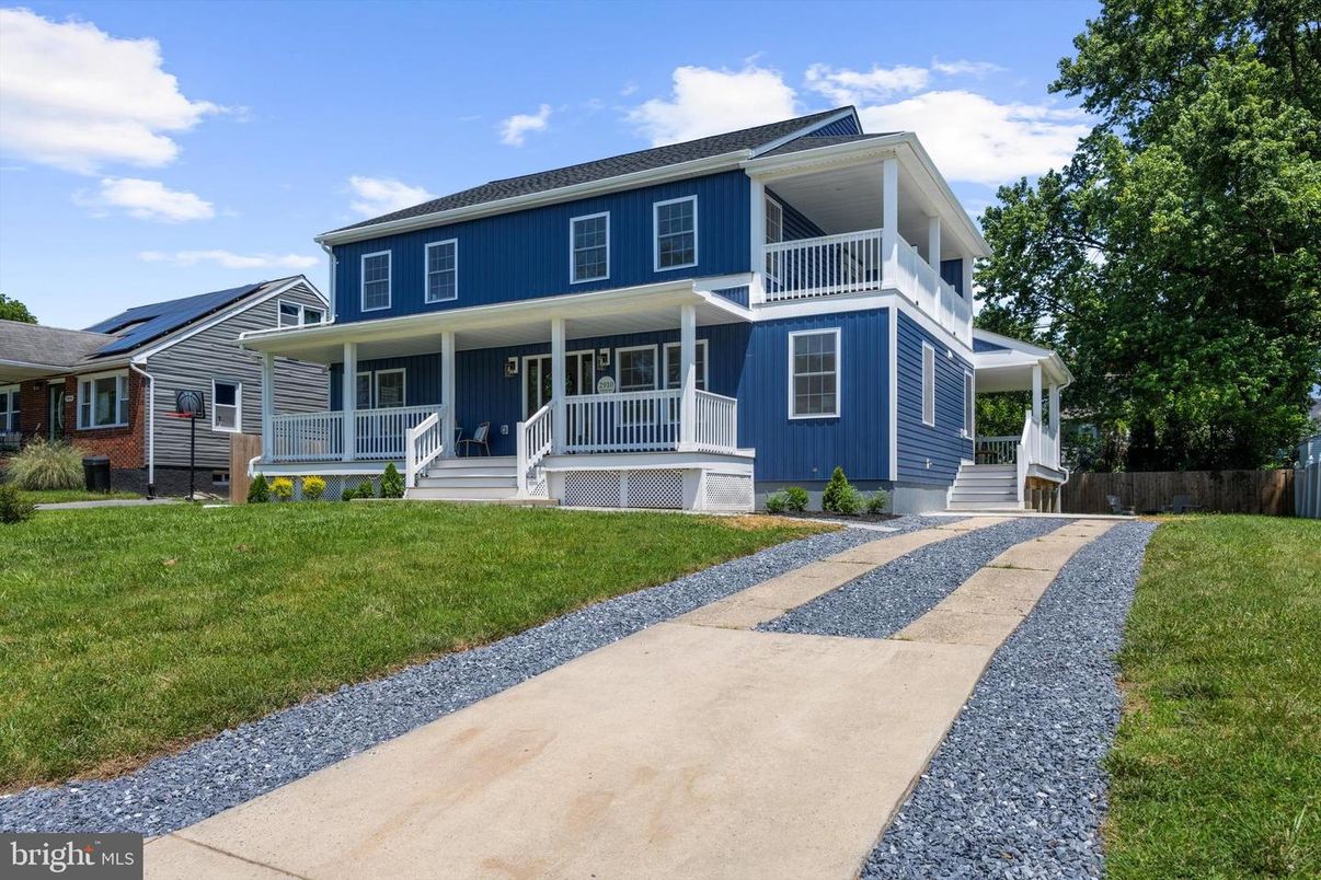 Exterior, Facade, Solar Panels, American Foursquare