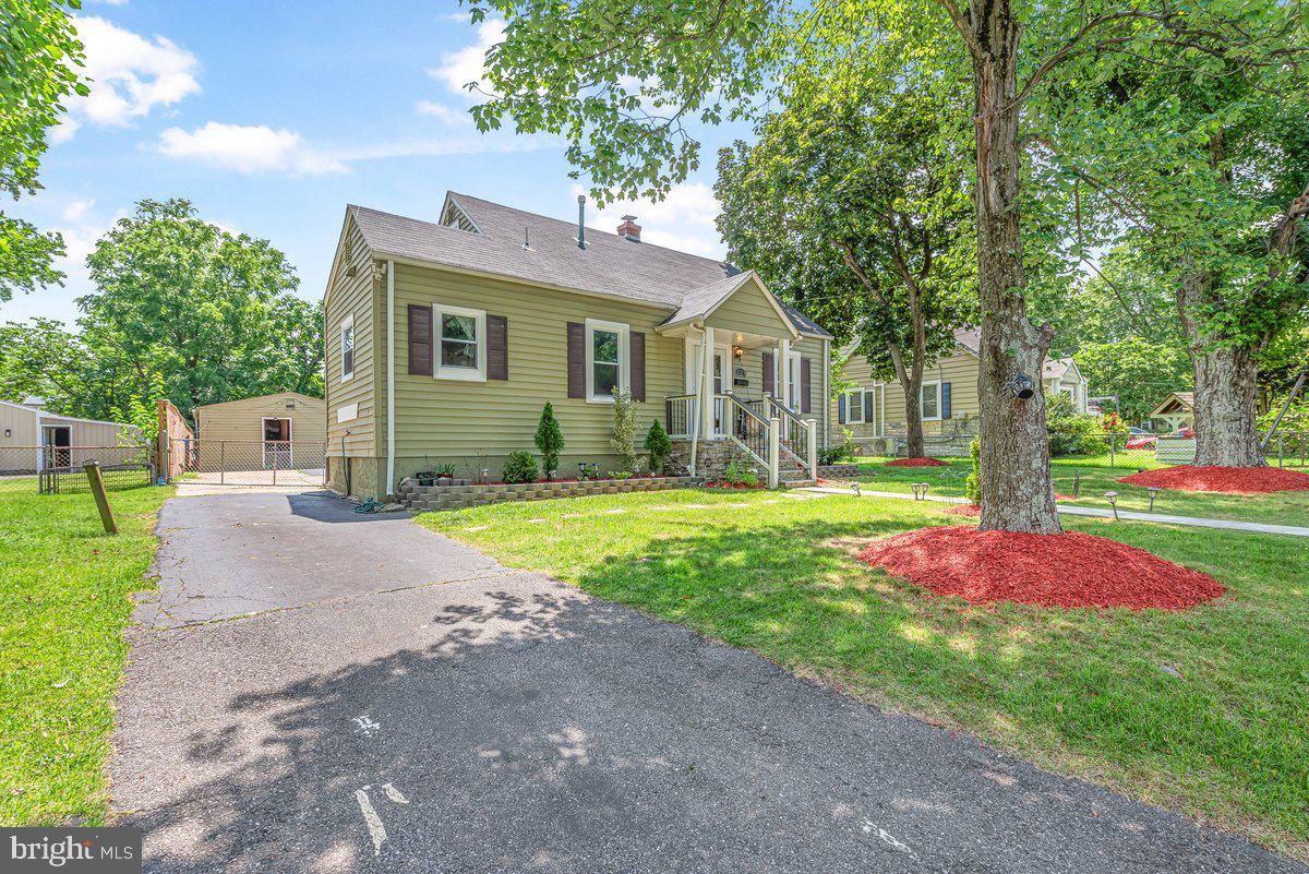 Backyard, Detached Garage, Exterior