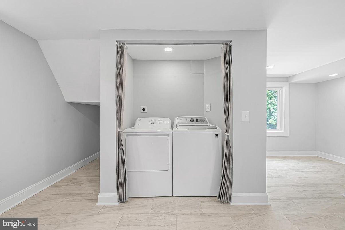 Interior, Marble, Recessed Lighting, Utility Closets, Washer