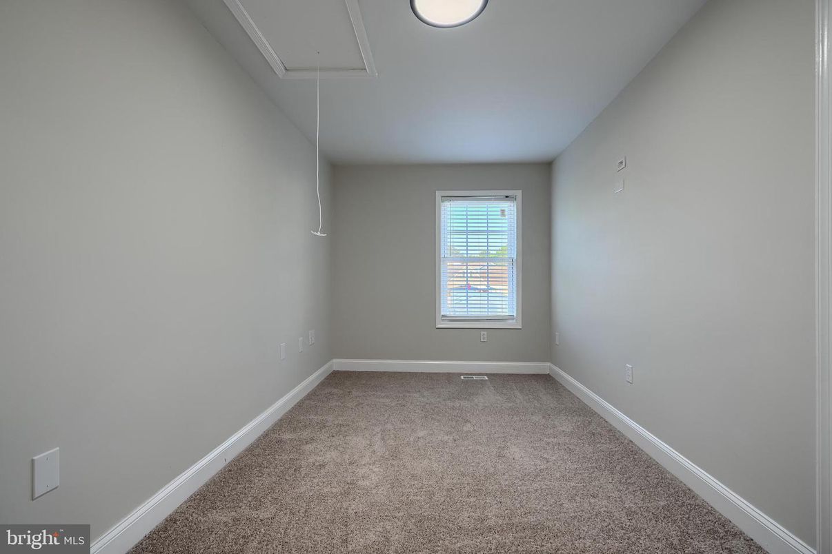 Empty room, Interior
